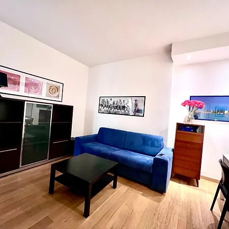 Piazza Cavour Apartment by RHR-2